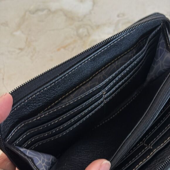 Ricardo Beverly Hills Leather RFID Long Zippered Wallet - Picture 12 of 13